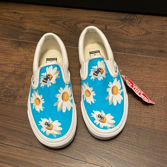 Vans Shoes - VANS CUSTOMS DAISY & BEE SLIP ON SNEAKERS SIZE W7 NWT